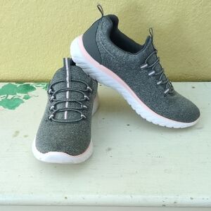 Gray and White Sneakers with Streamlined Design and Breathable Mesh